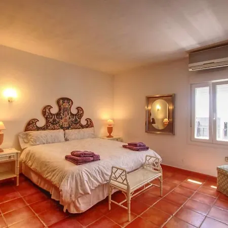 1079 - Frontline Puerto Banus * Marbella