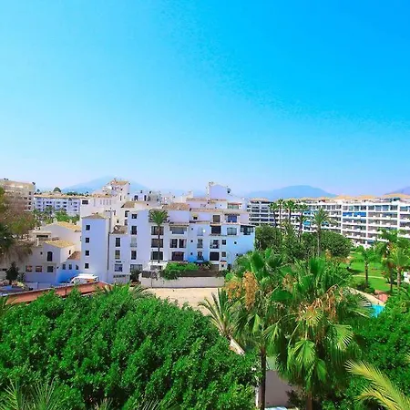 1079 - Frontline Puerto Banus Apartament
