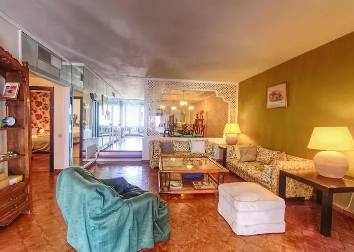 1079 - Frontline Puerto Banus Apartament Marbella