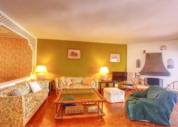 1079 - Frontline Puerto Banus * Marbella