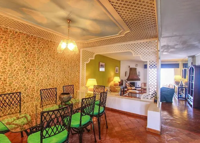 1079 - Frontline Puerto Banus *