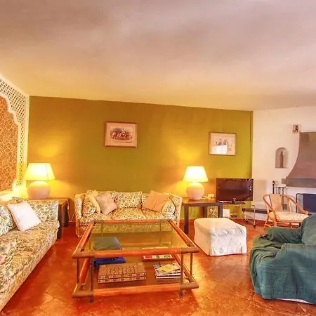 1079 - Frontline Puerto Banus * Marbella