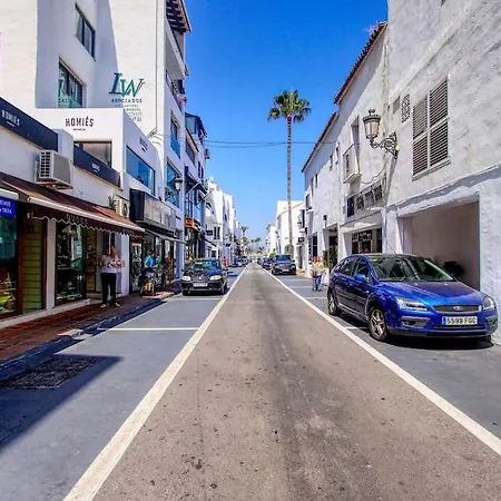 1079 - Frontline Puerto Banus