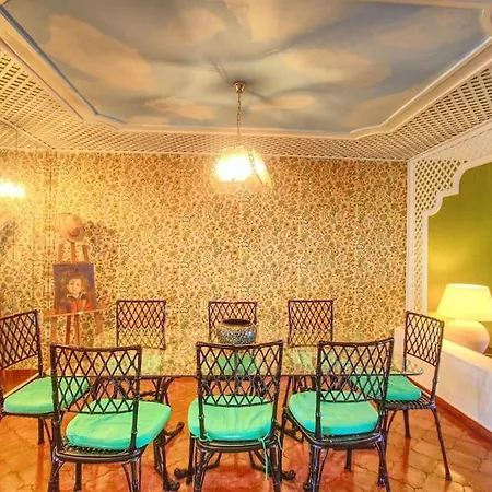 1079 - Frontline Puerto Banus Lejlighed Marbella